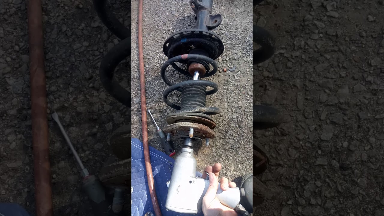 Don't ever remove strut spring this way or you'll DIE!