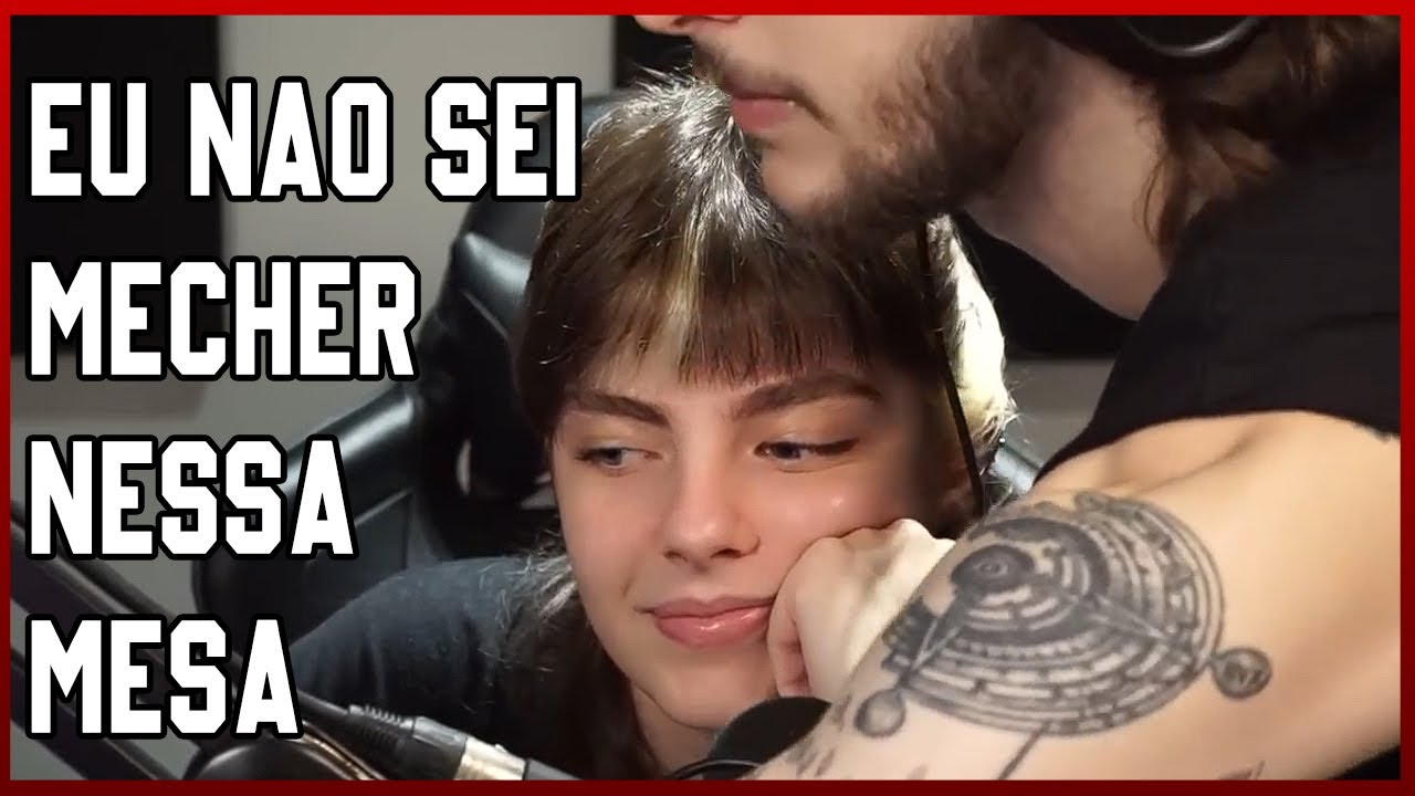 TRIZ FAZENDO LIVE NA CASA DO CALANGO (fofos)