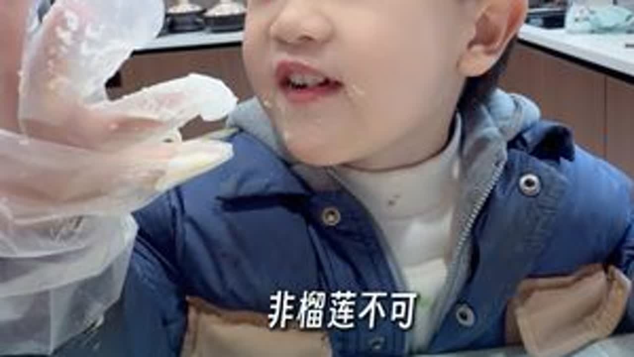 路虎为啥这么特别喜欢吃榴莲呢，一个星期准要吃一次！ #味道好极了你们想吃吗
