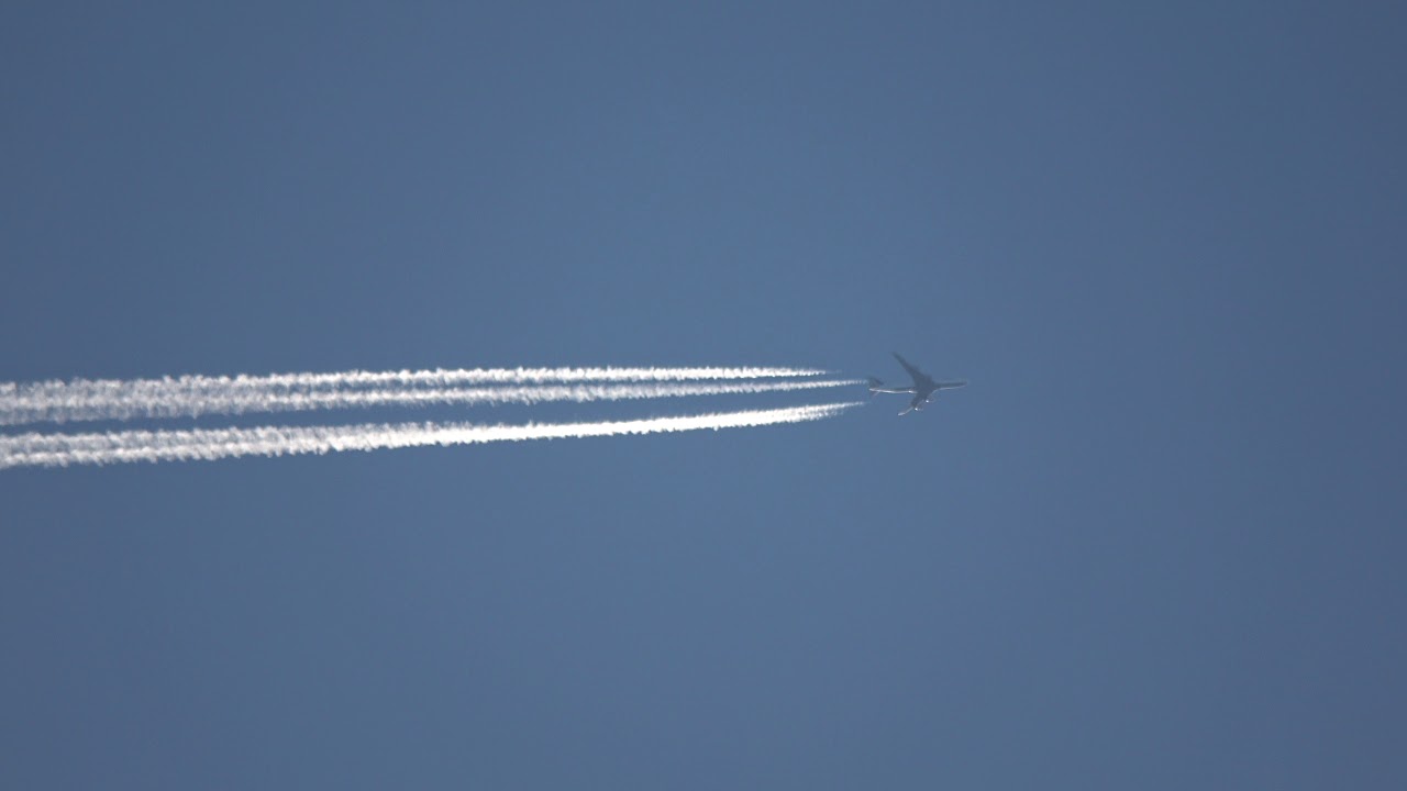 Boeing 747-830 na wysokości przelotowej.