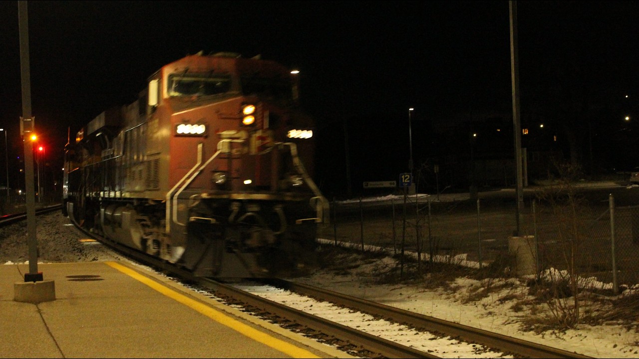 CP 132 - 8889E at Streetsville - December 24, 2025
