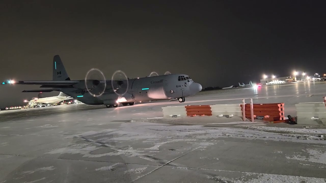 RCAF CC-130 Power back at CYHM