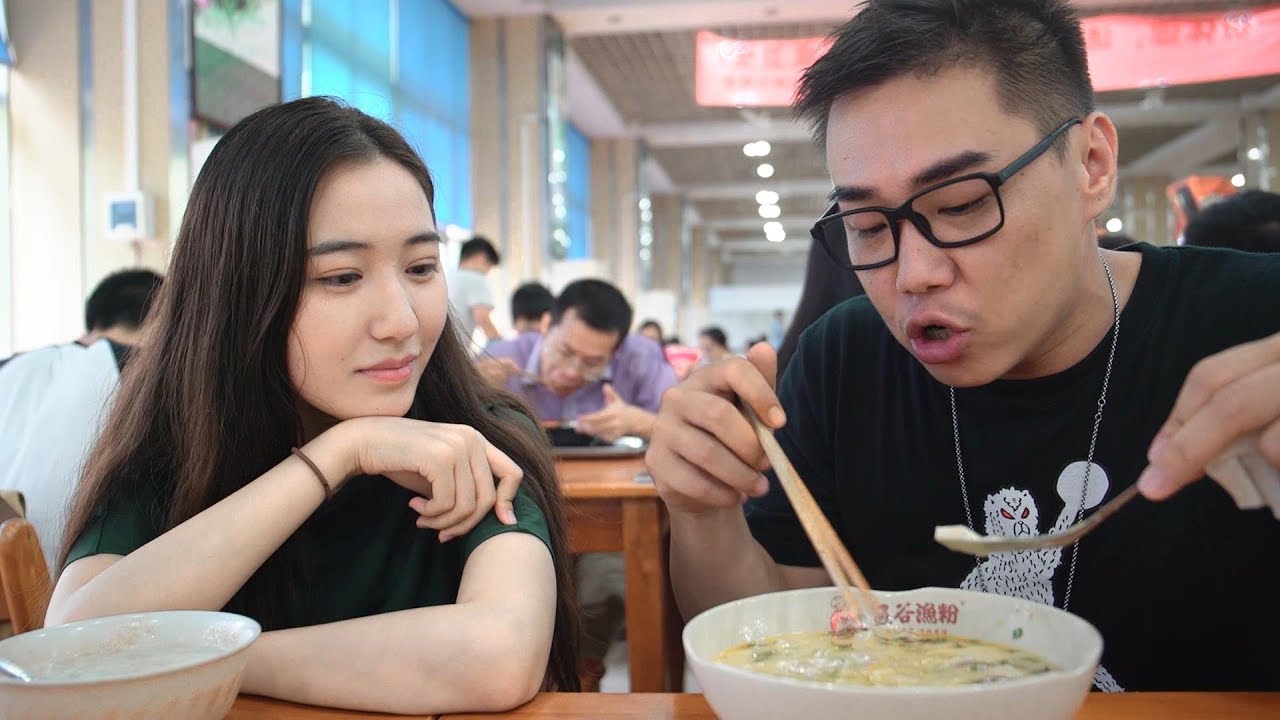 武汉︱我以寻觅美食为名，让漂亮小姐姐带着我逛了一天武大 【品城记】