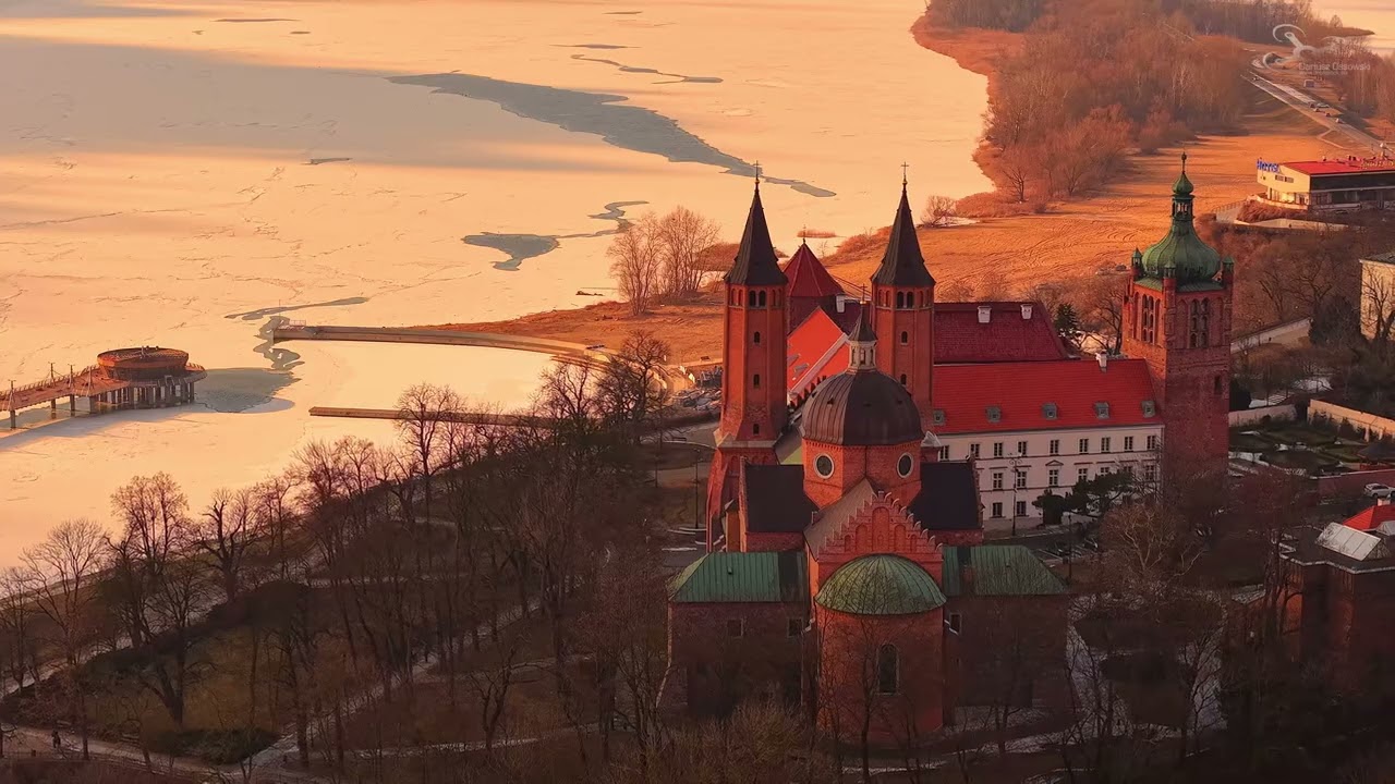 Płock - zima z perspektywy gwiazd. Rzeka Wisła skuta lodem