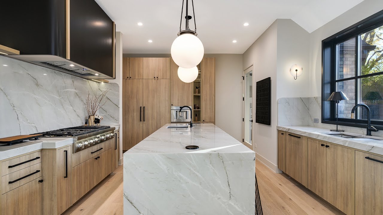 INSIDE TOUR: Luxury New Build in Chicago's North Suburbs :: Noah Properties x Lisek Interiors