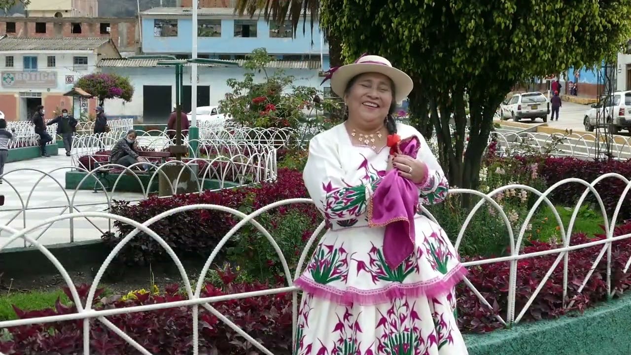 LINDA HUARINITA- JUAN GARCÍA -DELIA GARCÍA