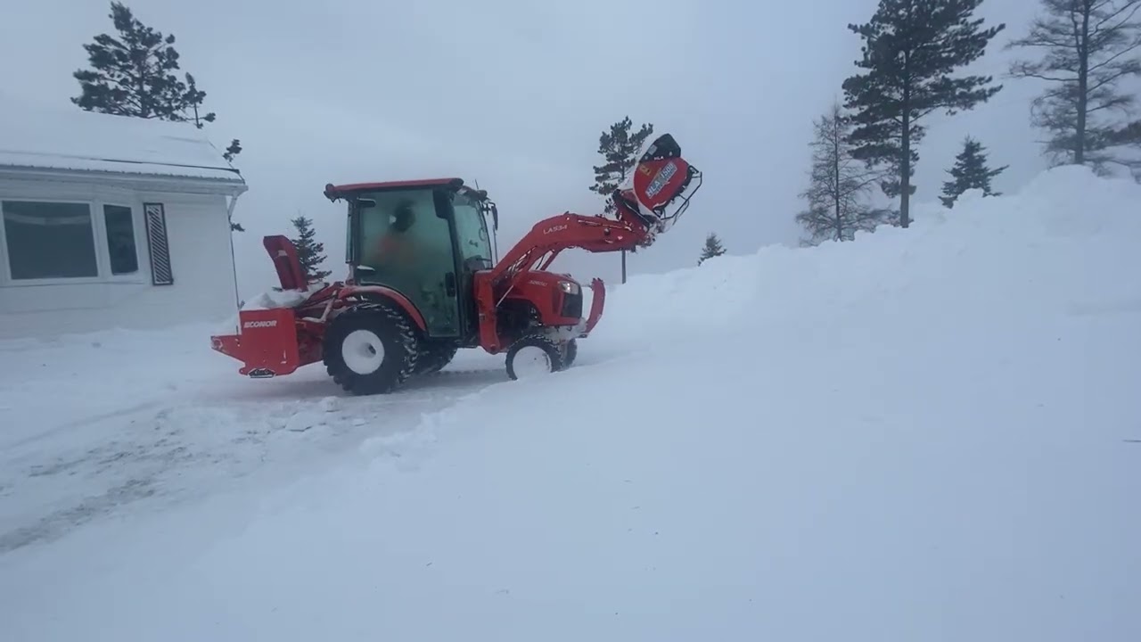 Stacking Snow With The Kubota B2650