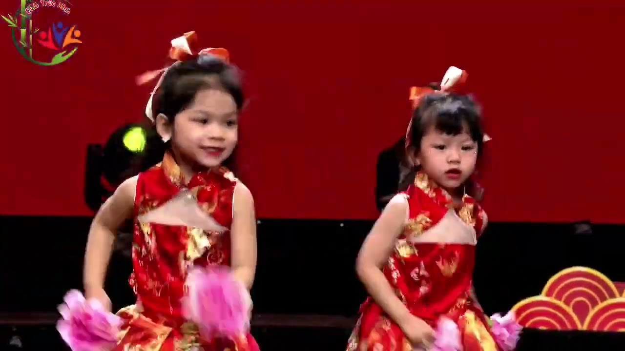Bé Hà Vy múa chương trình tết “Sắc Màu Mùa Xuân”