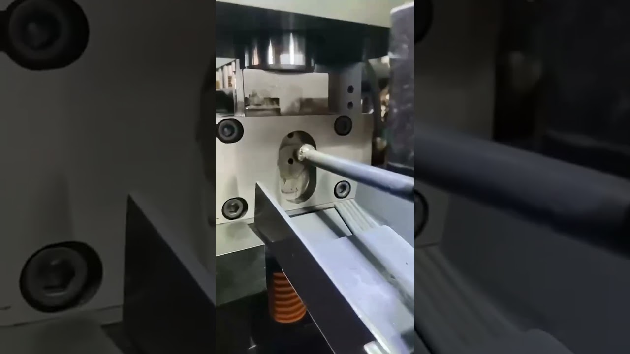Macchina da taglio per barre tonde completamente automatica prodotta in Cina