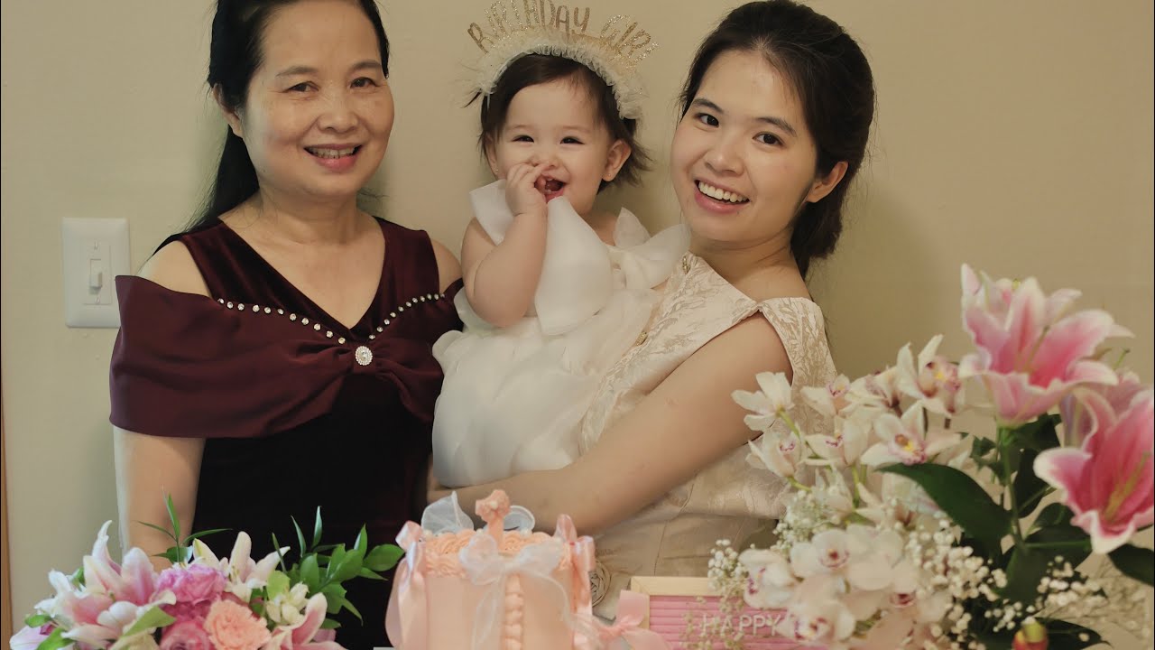 MẸ VÀ BÀ DẬY SỚM LÀM MÂM LỄ THÔI NÔI MỪNG SINH NHẬT CON GÁI TIỂU ANH