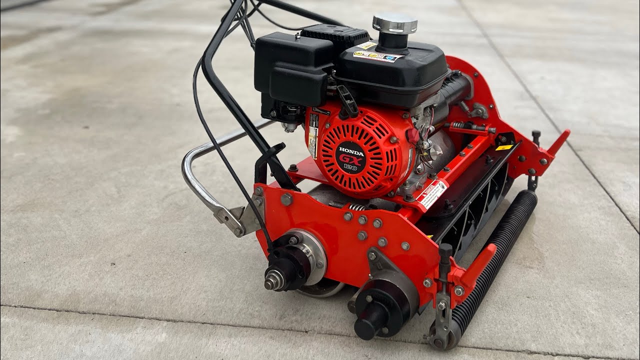 A little bit about operating a Jacobsen Greens King 526A.