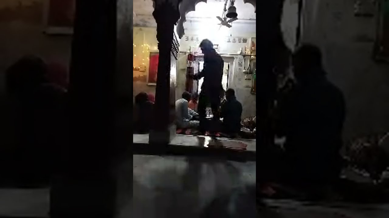 महेशानंद जी जी के आश्रम पर भक्तों ने कीर्तन किया