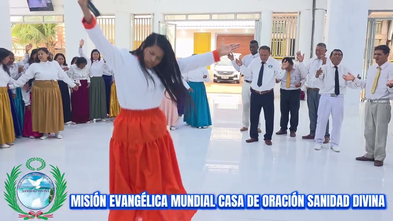 EL PADRE EL HIJO Y EL ESPÍRITU SANTO DANZA EN MEDIO DE SU PUEBLO.