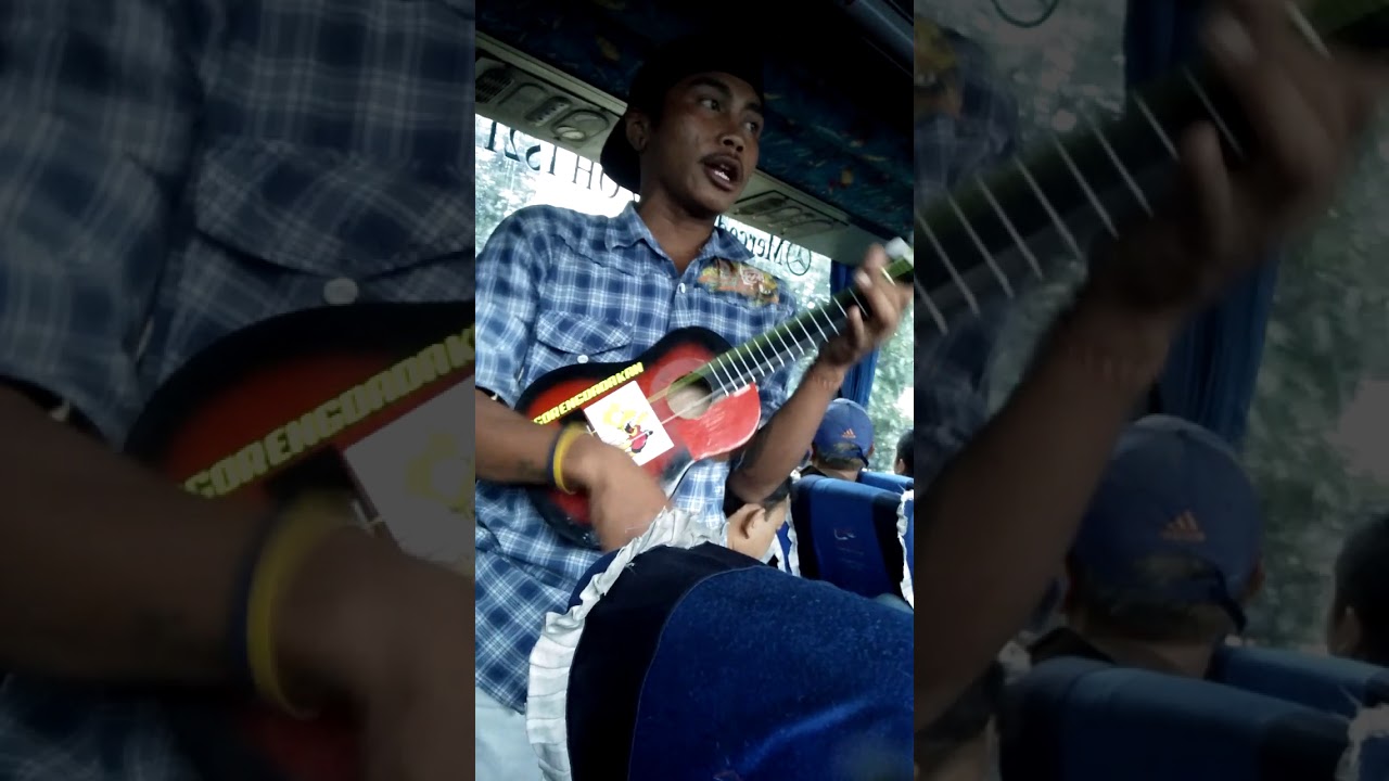 Gila...Syair unik Pengamen  Bandung ini membuat satu Bus memberi tepuk tangan
