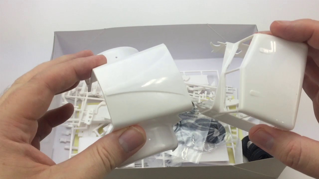 Unboxing AMT's Kenworth Conventional W-925