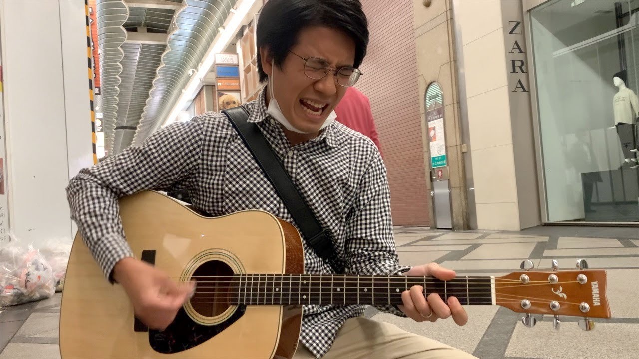 斉藤和義への愛が凄すぎる男。鳥肌が立つほど上手い/路上にギター設置してみた企画