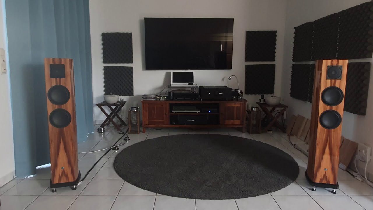 Lampizator Amber 2.8 mit Audirvana  vs.  Bluesound Vault 2i - Malia + Boris Blank - Fever