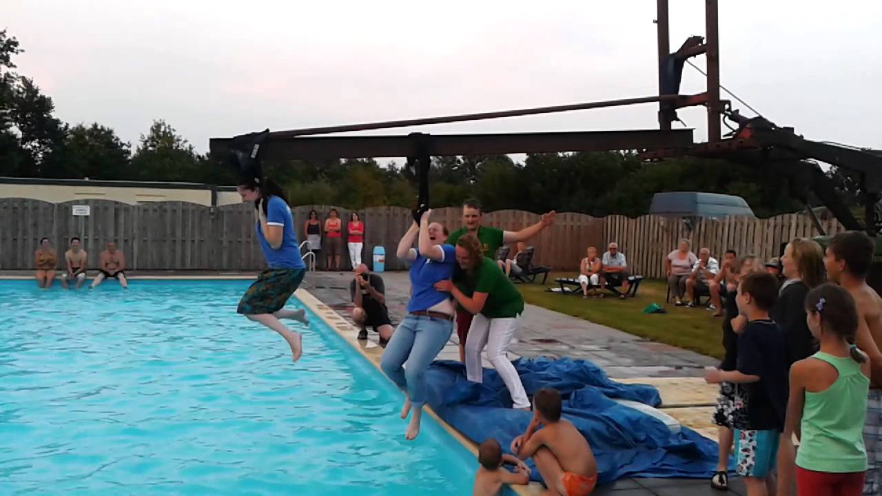 Spijkerbroek hangen op Camping de Blekkenhorst
