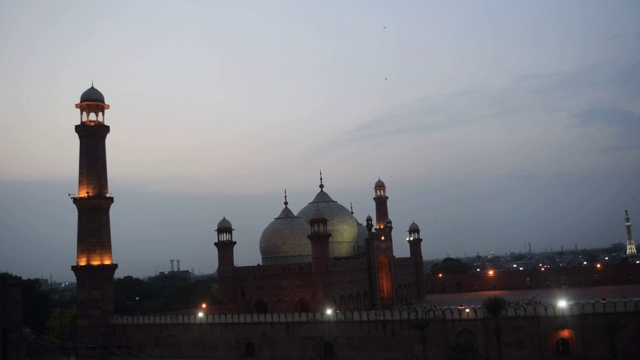 Beautiful Azaan At Badshahi Masjid lahore/ peaceful Ramazan / Eid ki namaz