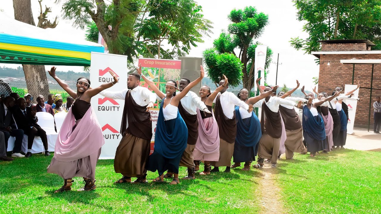 IMENA CULTURAL TROUPE YASUSURUKIJE ABITABIRIYE IBIRORI BYO GUTAHA IBIKORWAREMEZO BYA CODERVAM