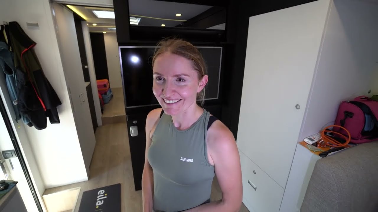 JUNGE FRAU (32) lebt im MILLIONEN LUXUS WOHNMOBIL 🔥 STX ACTROS mit 3 SLIDE OUTS und 12m