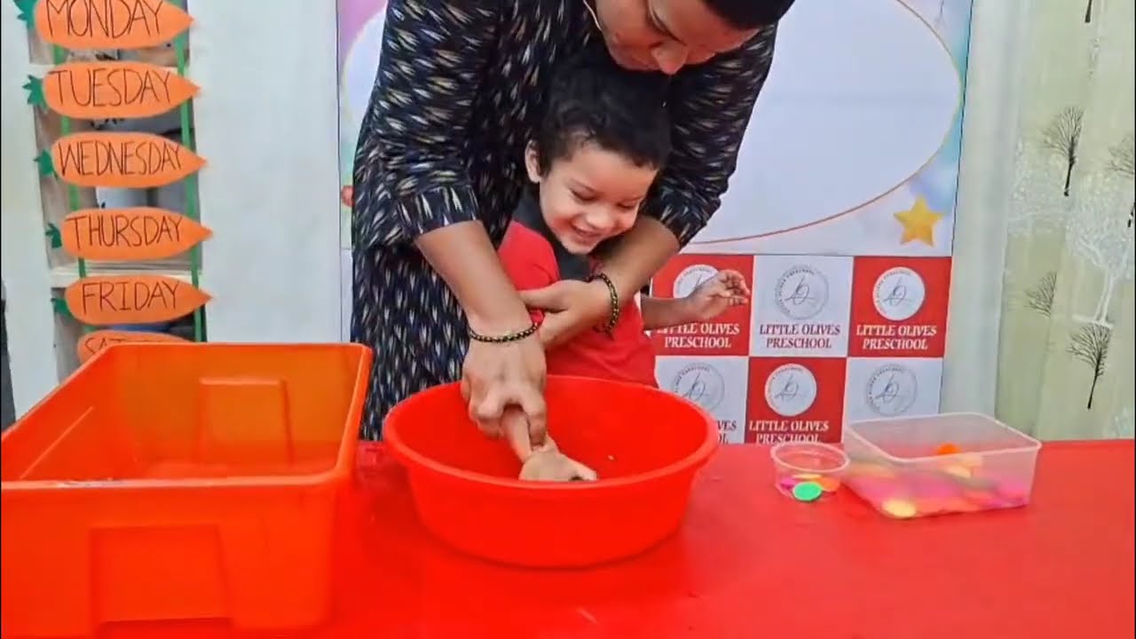 Activity time#Scooping and Squeezing#handsonactivitites #school #activity#grossmotorskill 