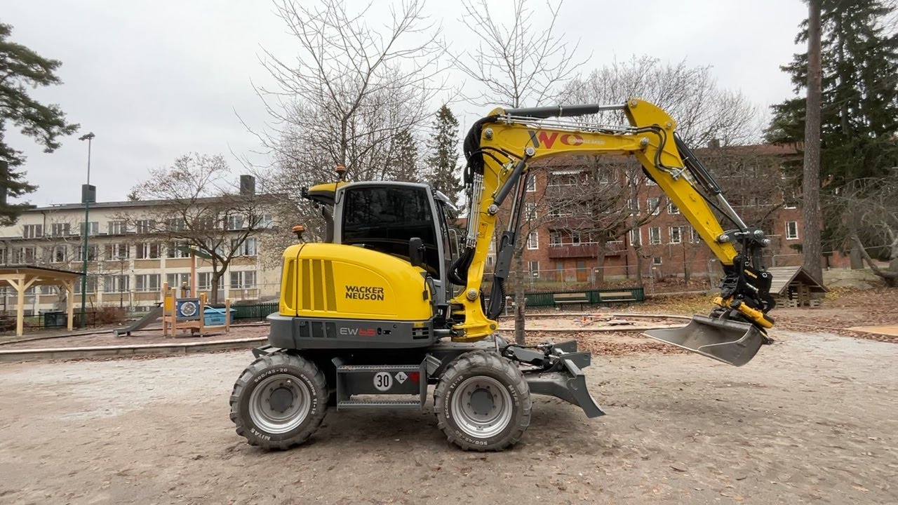 Köp Grävmaskin / Hjulgrävare Wacker Neuson EW65 med tillbehör på Klaravik