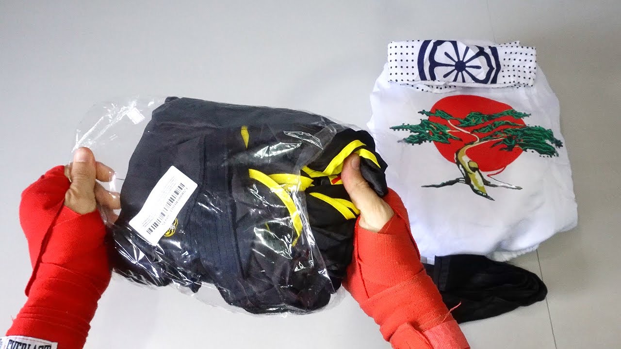 Unboxing Karate Kid Costume ( Cobra Kai Suit, Karate Kid Cosplay )