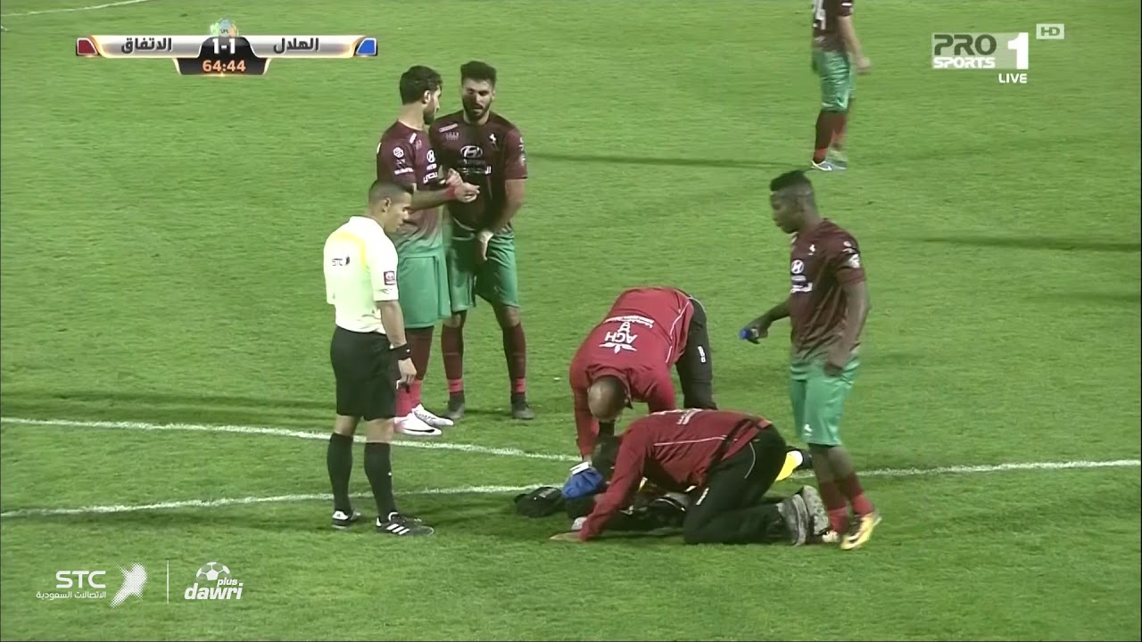 لقطة إصابة الحارس أحمد الكسار بعد اشتراكه مع ريفاس