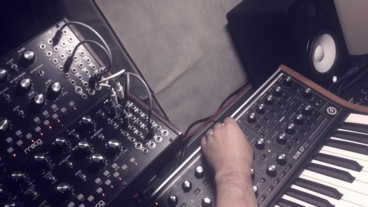 Moog sub37, mother32