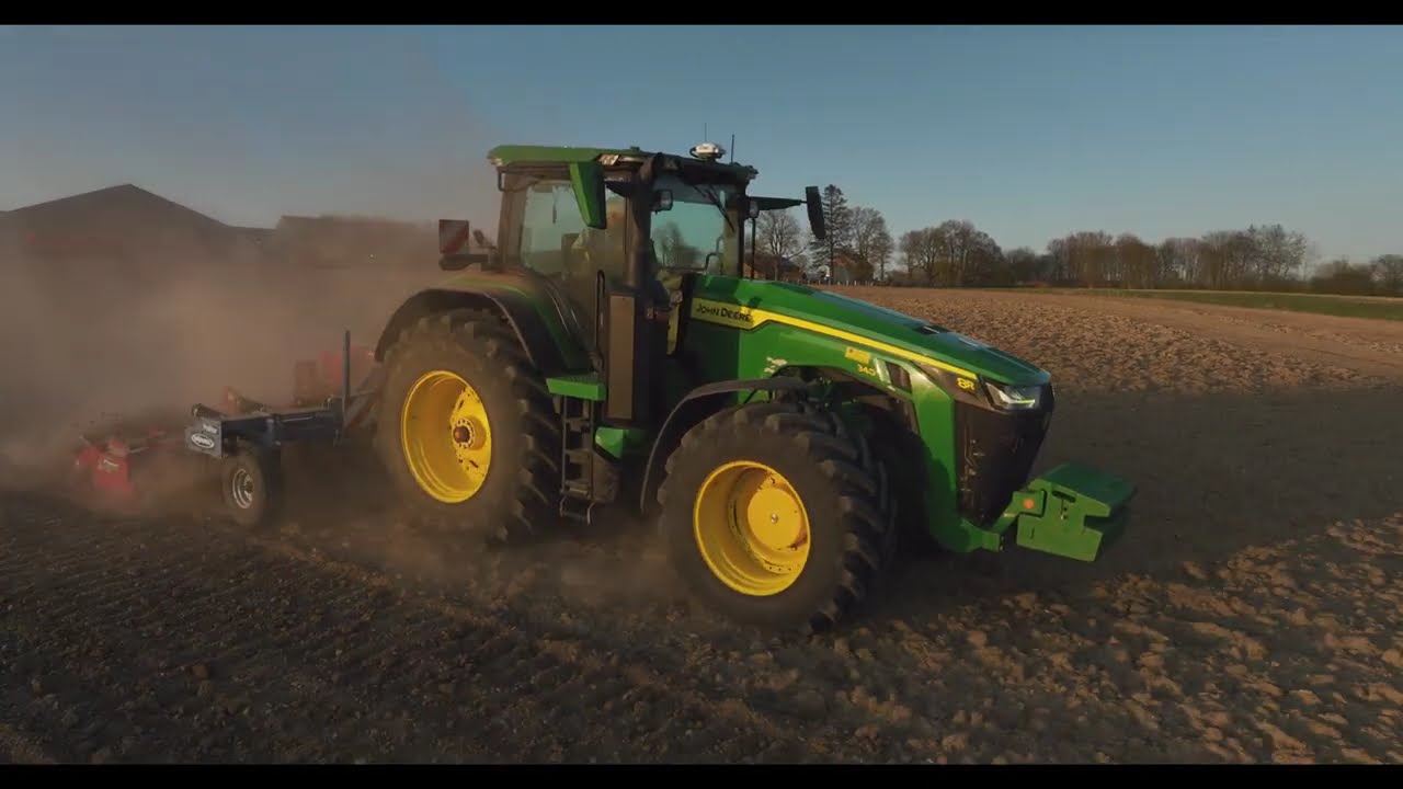 John Deere 8r340 & John Deere 8360R au semis de lin/sowing spring flax with John Deere 8R340 & 8360R