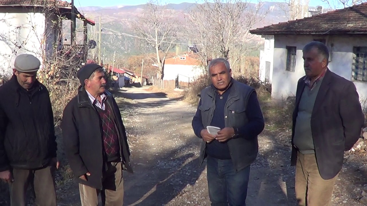 TOKAT NİKSAR MEZRA KÖYÜ MUHTARI MUAMMER YURDUNGÜZELİ, KÖY YOLUNUN ASFALTINI 2017 YILINDA YAPILSIN
