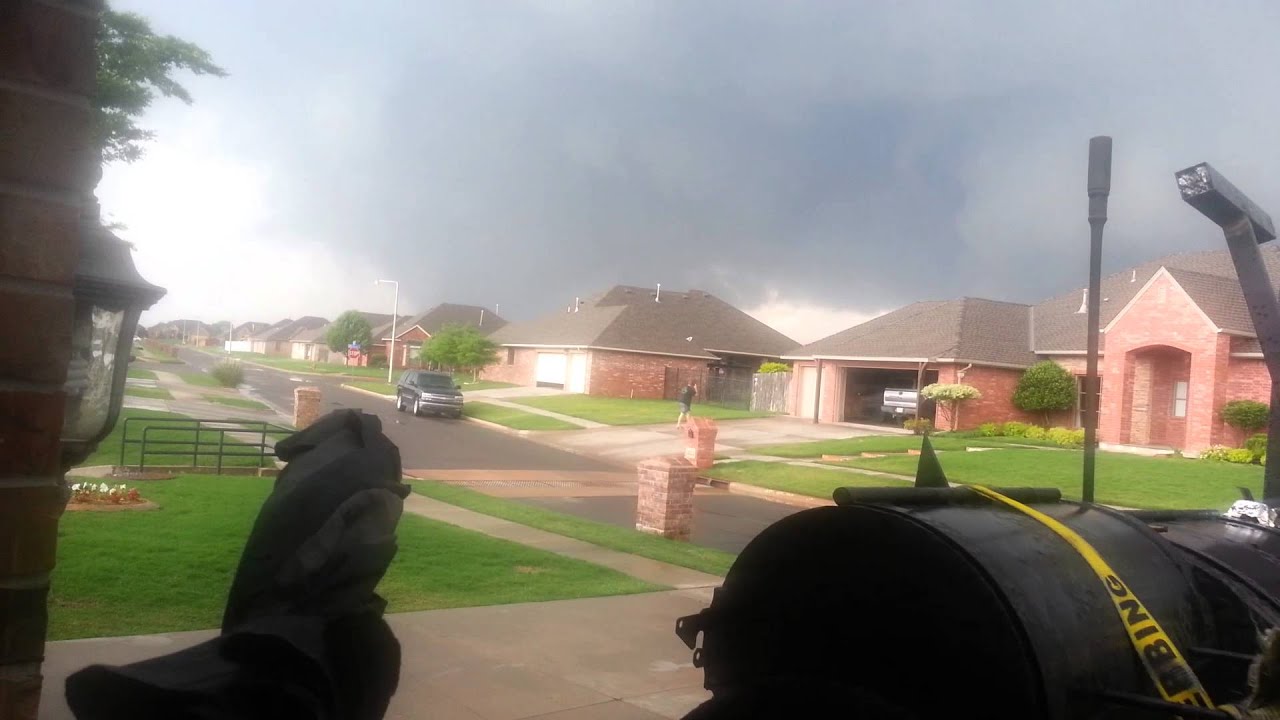 Tornado forming Moore Oklahoma 5-20-2013