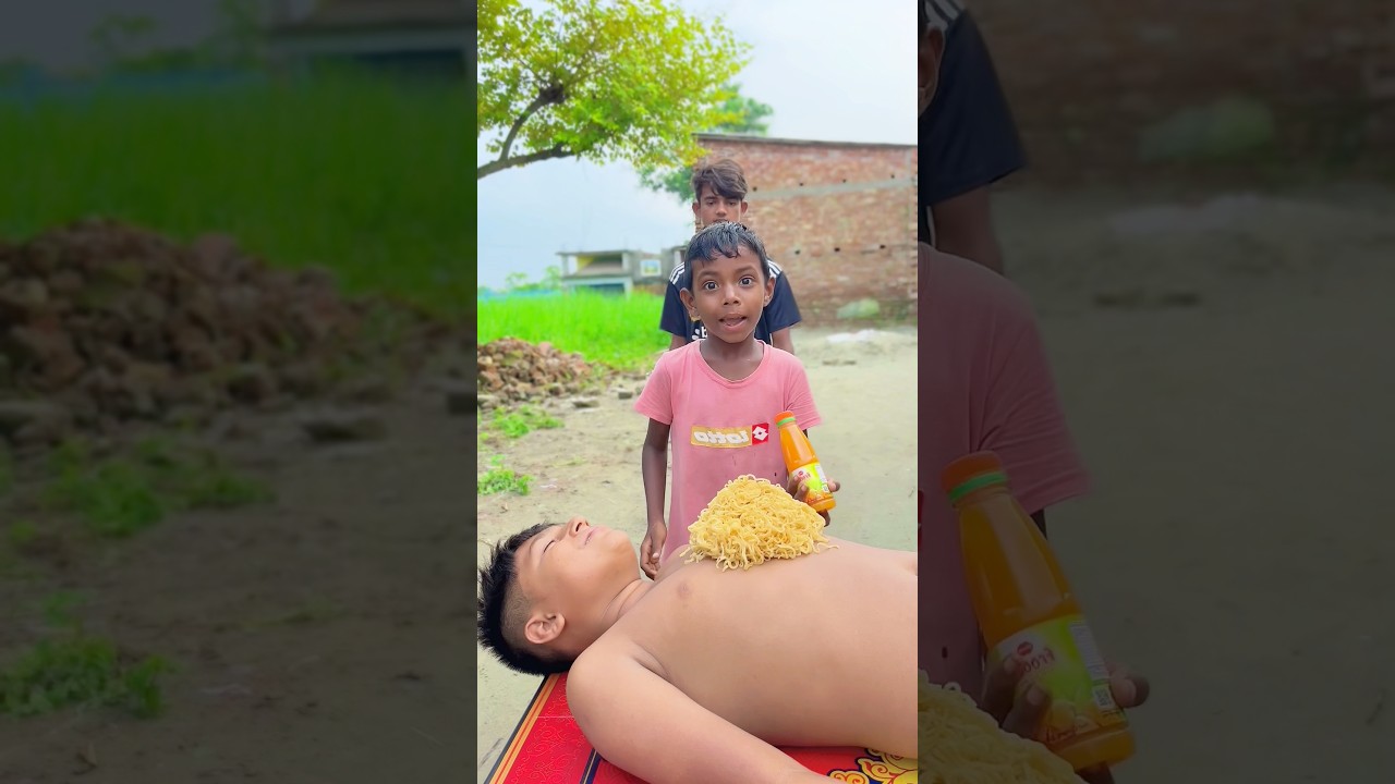 Raju and his brothers have fun eating outdoors 😱🥰 