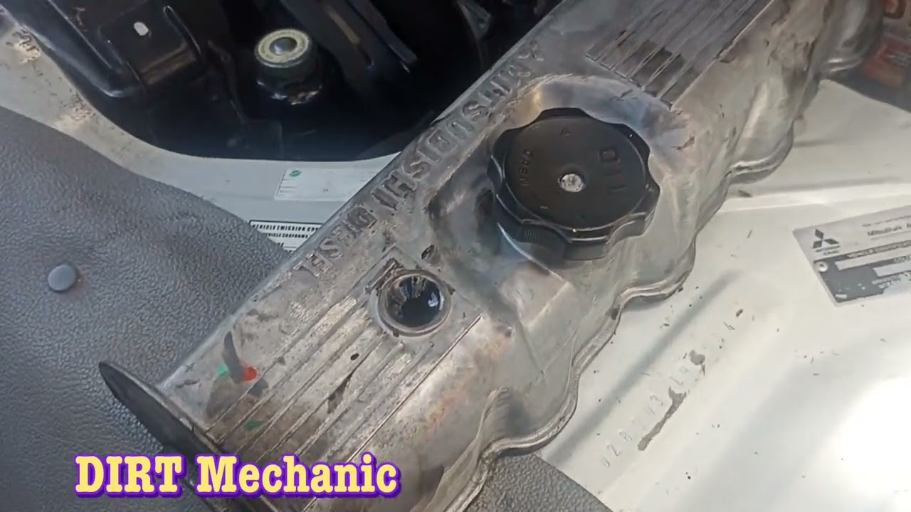 MITSUBISHI L-300Fb malakas na tagas sa valve cover? | DIRT Mechanic