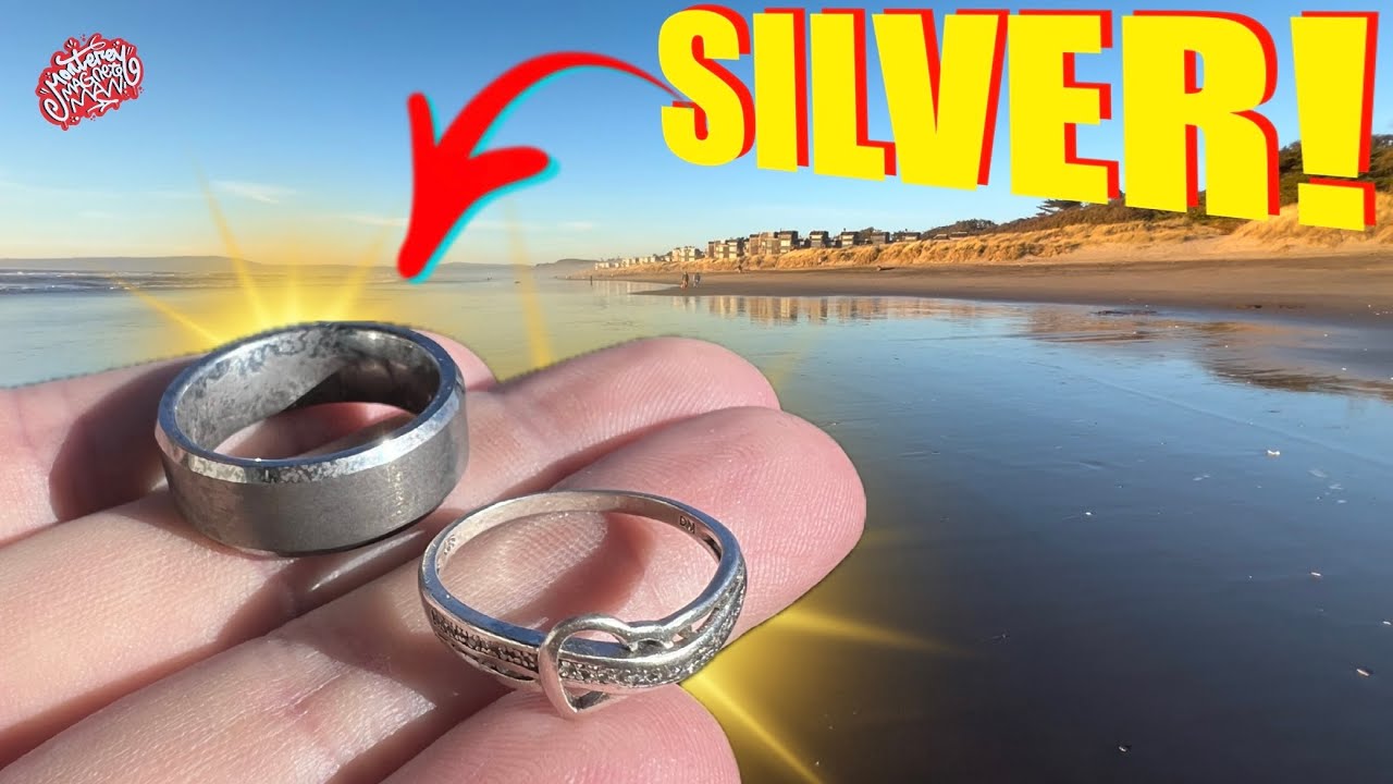 XP DEUS 2 Sniffs Out Silver in HEAVY BLACK SAND!! California Beach Metal Detecting!