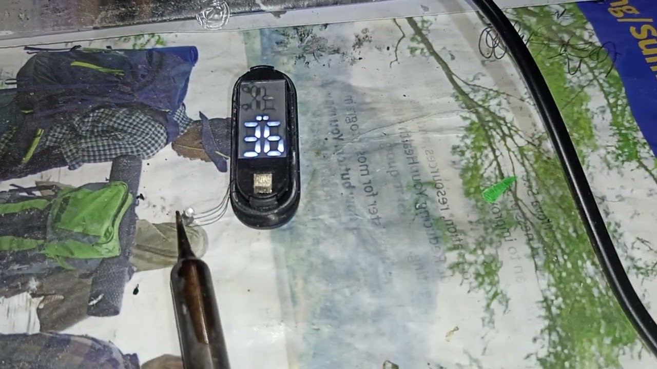 Removing quartz oscillator on working watch live. What happens?