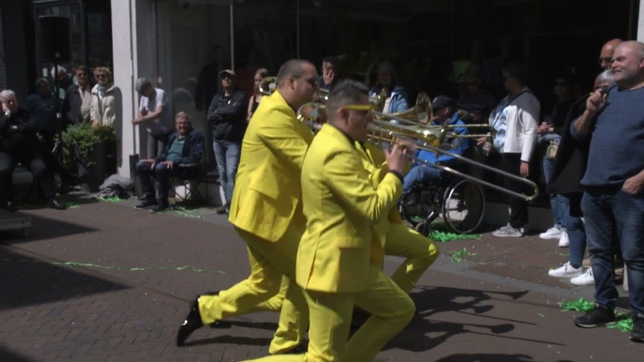 The Brassholes Leiden Beltrumsestraat  26e Dweilorkestendag Groenlo 18 mei 2023 NL
