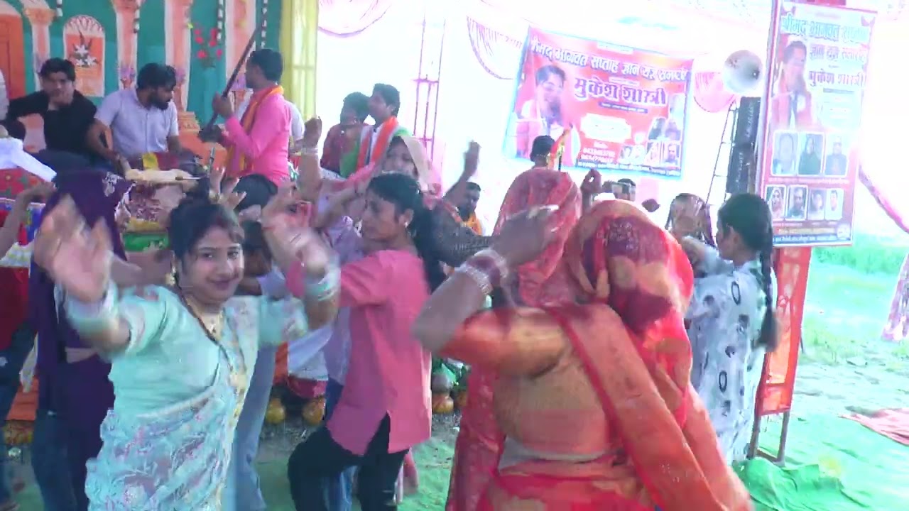 दशरथ घर जन्मे राम अयोध्या फुले ने चाहे रही मुकेश शास्त्री भरथना इटावा वाले भाभी का बेहतरीन डांस 👉👍💃😀