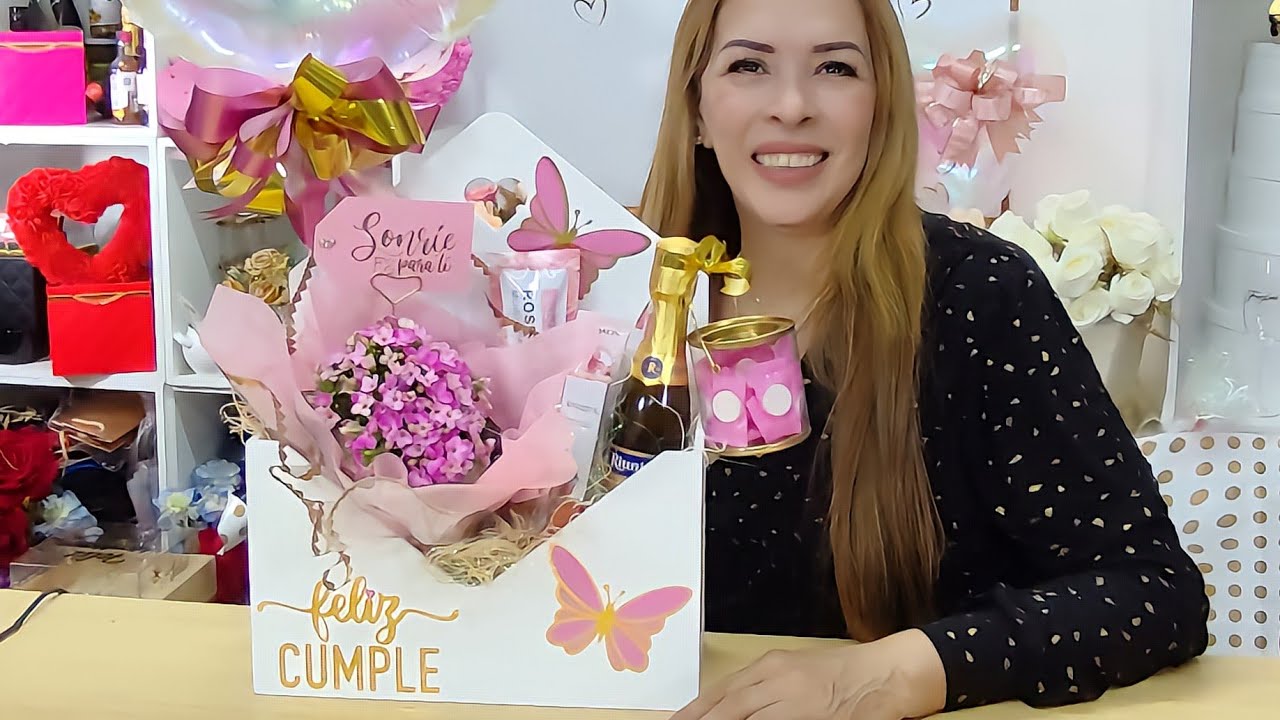 Arreglo de Cumpleaños en Caja sobre de madera