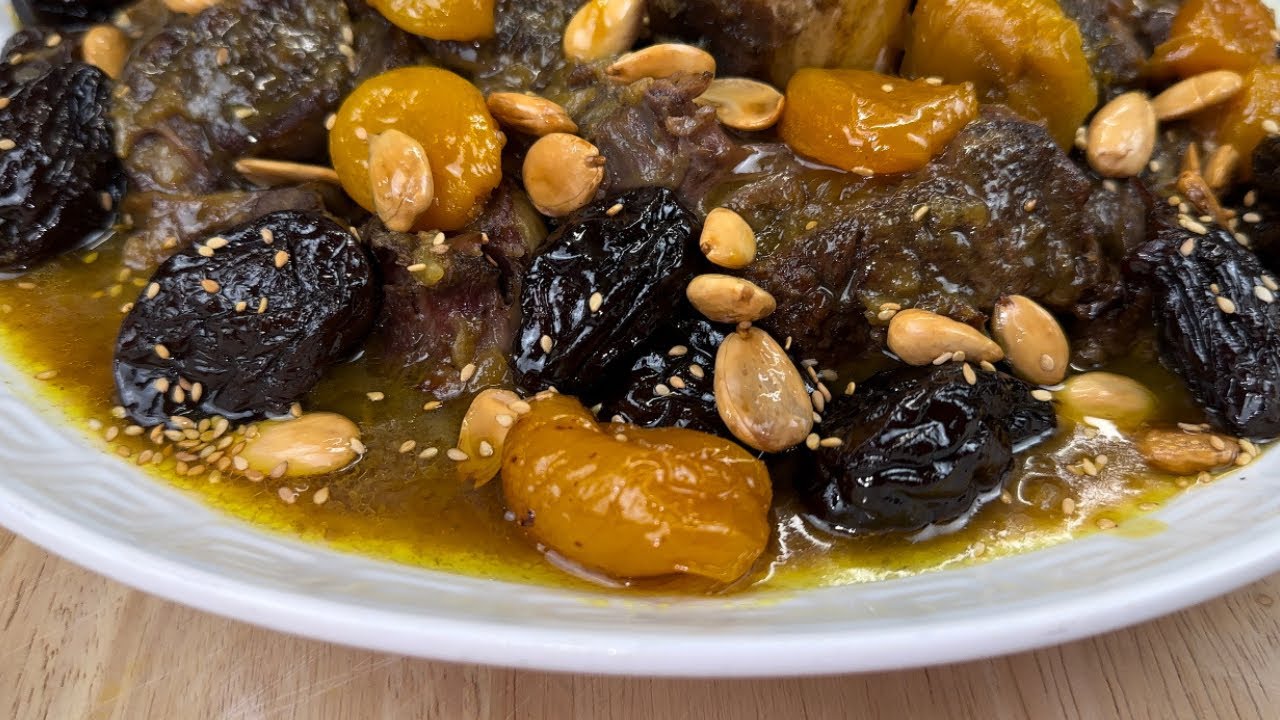 RECETTE RAMADAN 2024 🌙 TAJINE DE VIANDE AUX PRUNEAUX, ABRICOTS SECS ET AMANDES GRILLÉES