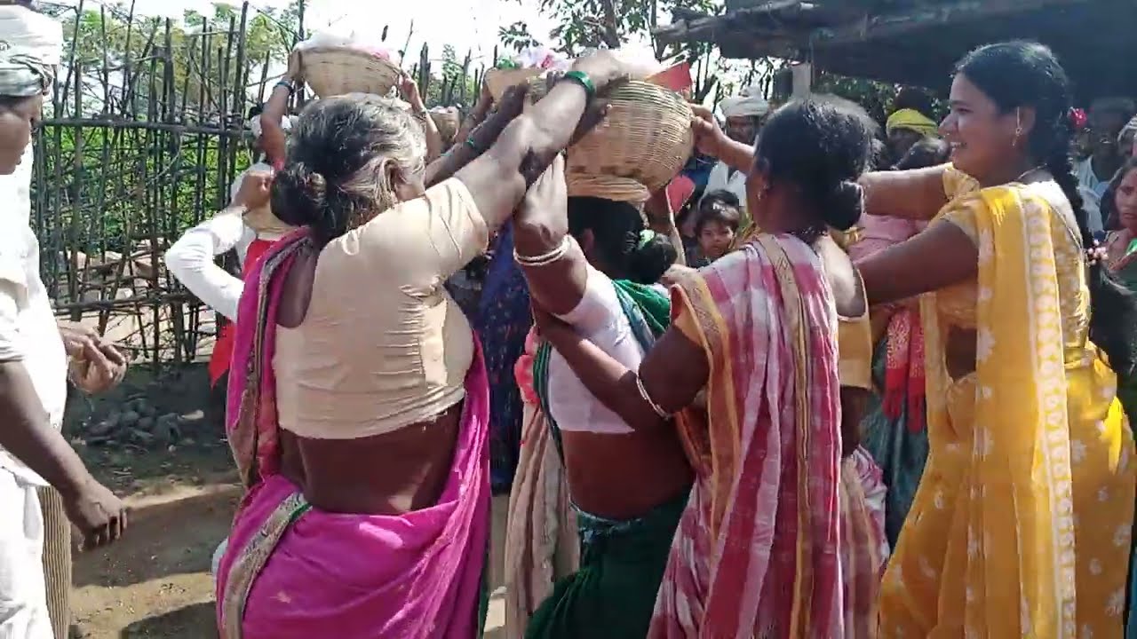 మరుగుడా భీందేవ్ చాట్ తీస్కుంటున్న పూజ   #relapata #adivasisong #devullu #gondinewsongs