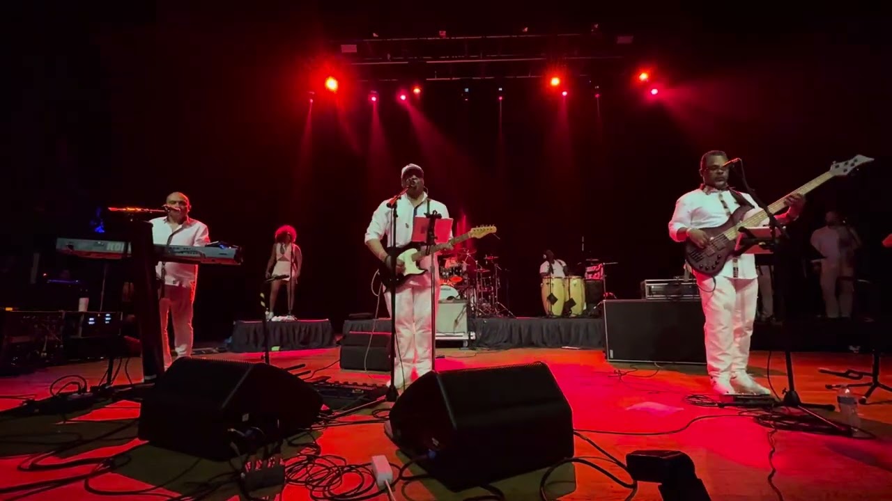 Tabanka Djaz Performing at The Strand Ballroom in RI ( We do not own this Song ) Band Promo