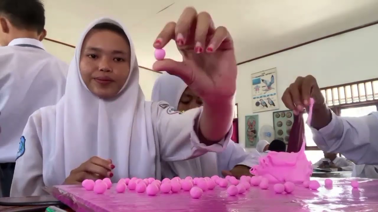 Membuat replika virus yang berbentuk poliheddral / Adenovirus