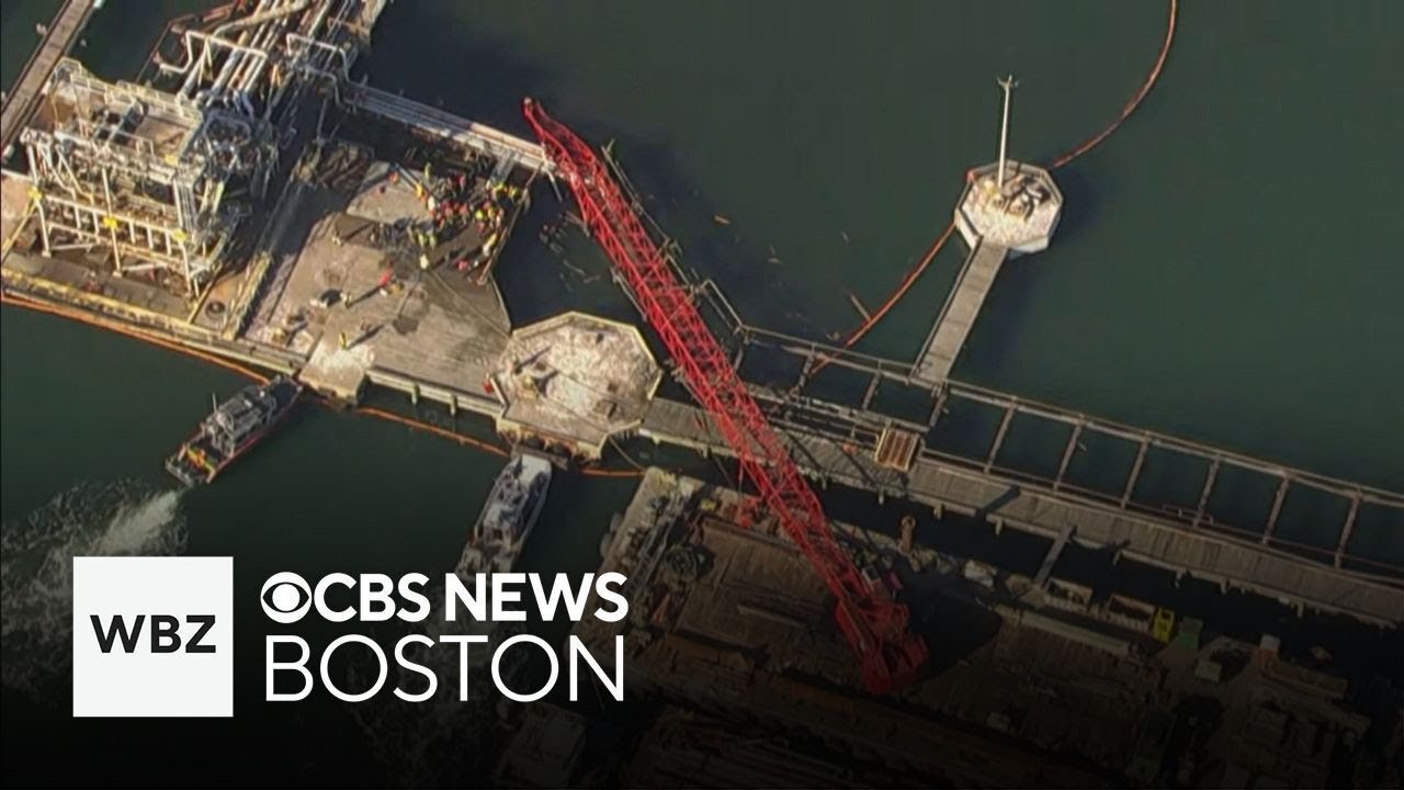 2 construction workers killed by falling crane in Everett and other top stories