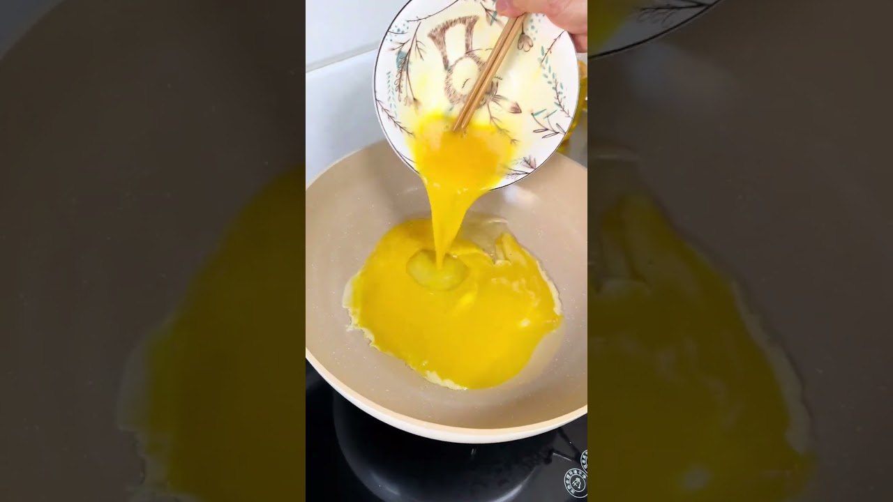 今天做一道葱爆鸡蛋，鸡蛋滑嫩鲜香，葱香浓郁！裹满了酱汁，巨香巨下饭#抖音美食推荐官 #我的厨房日记 #家常菜 #下饭神器 #每天分享做菜