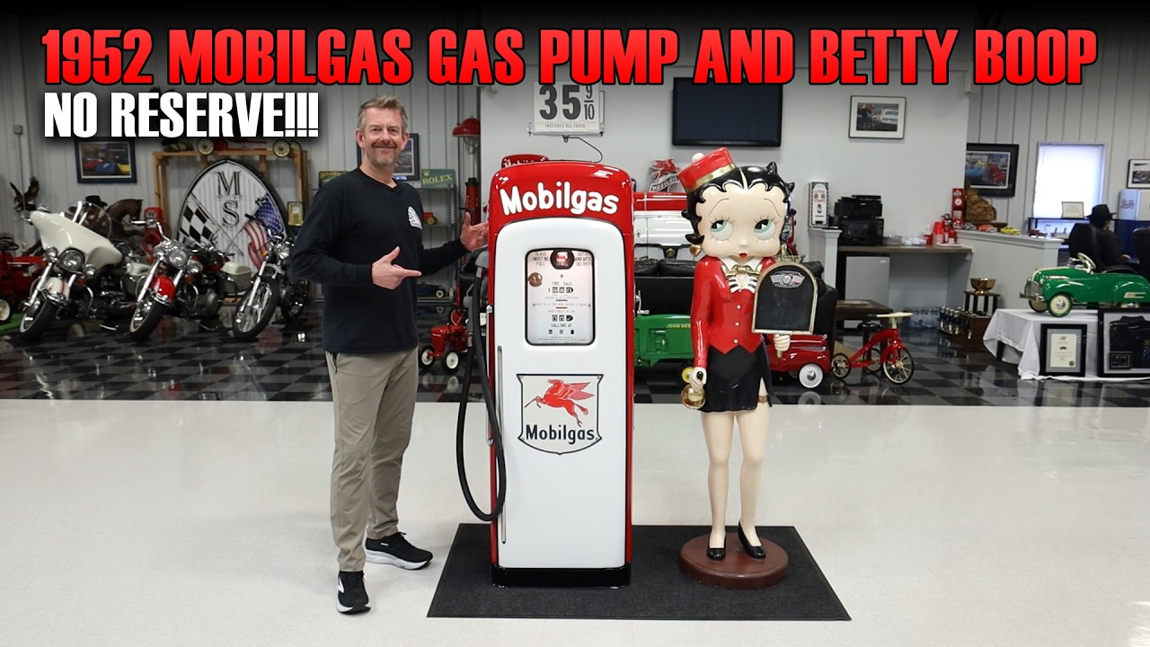 1952 Wayne Martin and Schwartz Mobilgas Gas Pump And Betty Boop Statue