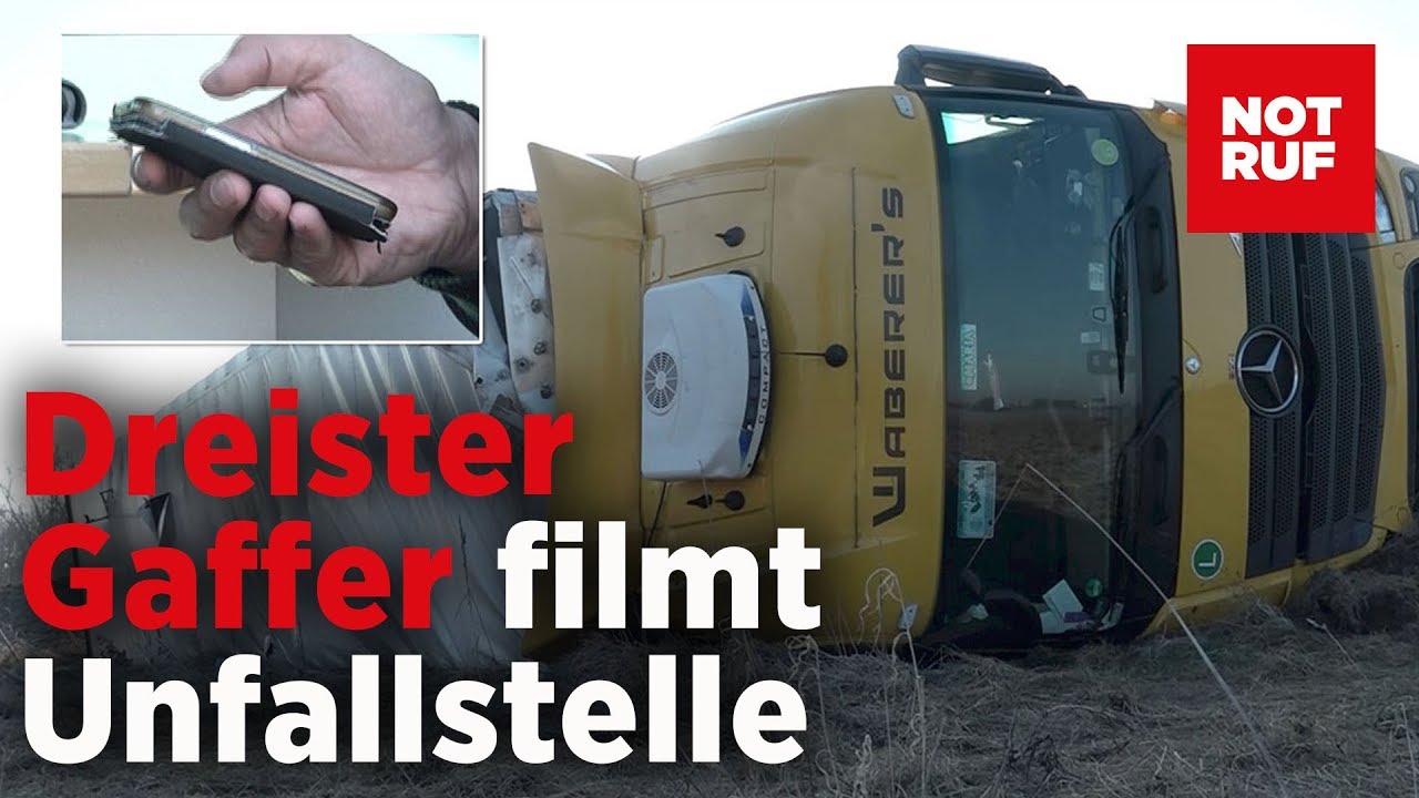 Gaffer bleibt stehen und filmt Unfallstelle &ndash; Mitten auf der Autobahn