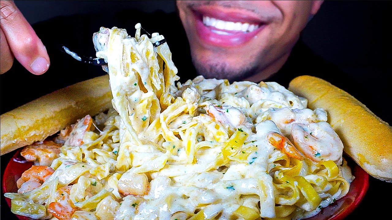 ASMR OLIVE GARDEN CREAMY ALFREDO SHRIMP PASTA MUKBANG | STICKY EATING SOUNDS *BIG BITES NO TALKING*