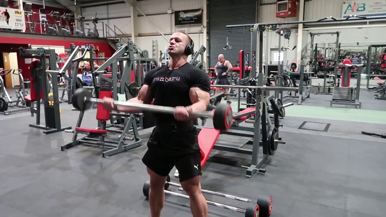 Biceps barbell curl dropset and some posing to finish off the workout.